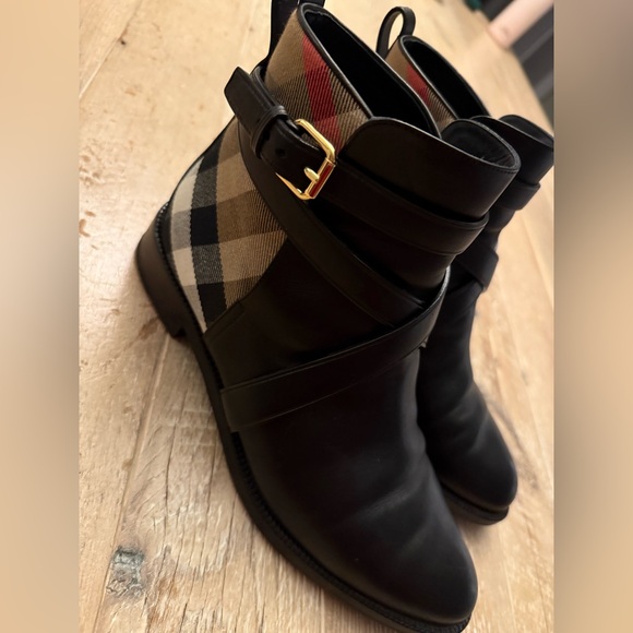 BURBERRY Pryle House Check & Leather Equestrian Ankle Boots 39.5 / 9 - Picture 4 of 15